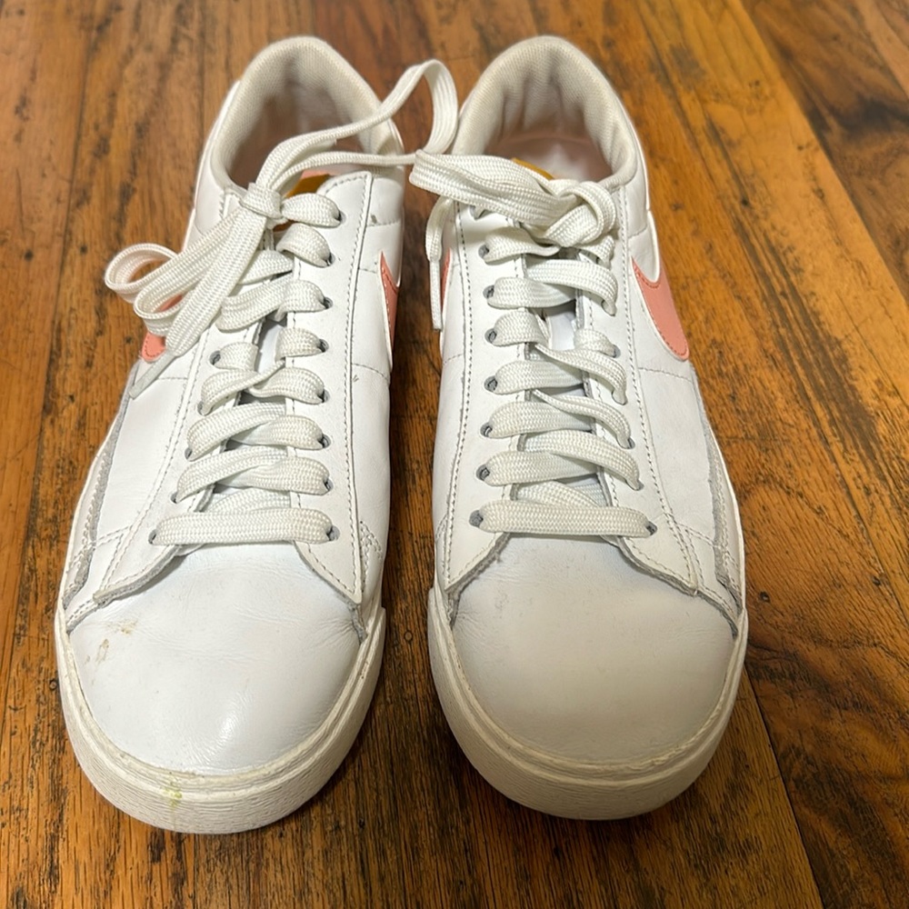 Women’s Nike blazer low